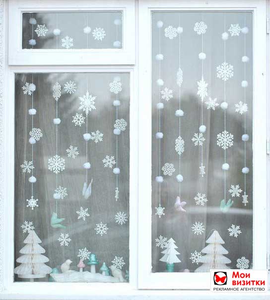 Какие хитрости помогут эффектно украсить окна к Новому году